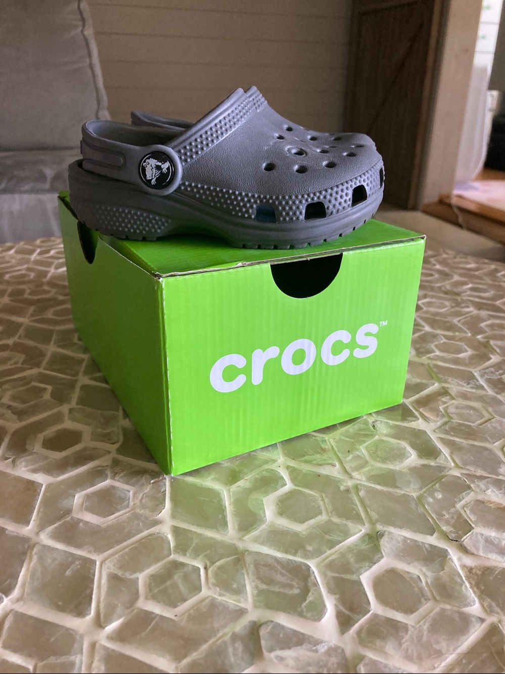 LIKE NEW! CROCS Kids Classic Clog in ‘slate grey’ - Picture 12 of 12